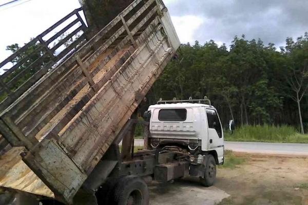 ขายรถบรรทุก 6 ล้อดัมพ์ ISUZU NPR 150 แรงม้าปี 2551 ราคา 600000