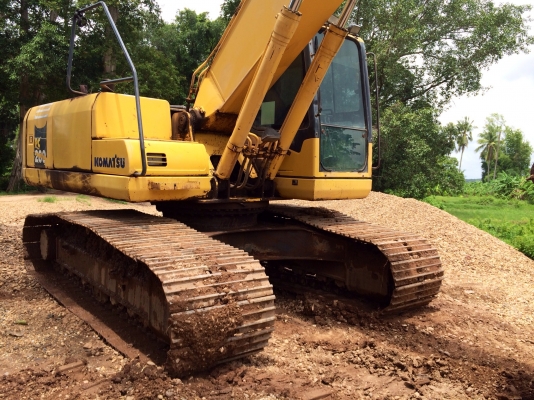 ขายด่วน  รถแบคโฮ  KOMATSU  200 - 7  สภาพดี พร้อมใช้งาน  เอกสารพร้อม