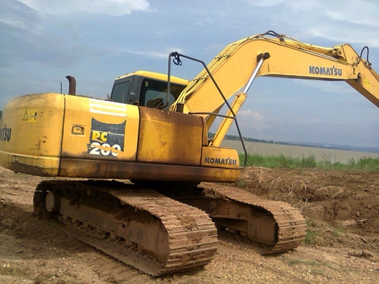 ขายด่วน  รถแบคโฮ  KOMATSU  200 - 7  สภาพดี พร้อมใช้งาน  เอกสารพร้อม