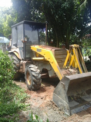 ขายรถตักหน้าขุดหลัง MF 750 2 เพลา ราคา 190000