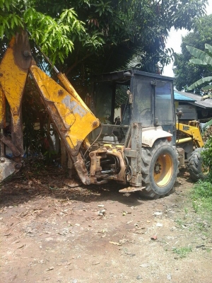 ขายรถตักหน้าขุดหลัง MF 750 2 เพลา ราคา 190000