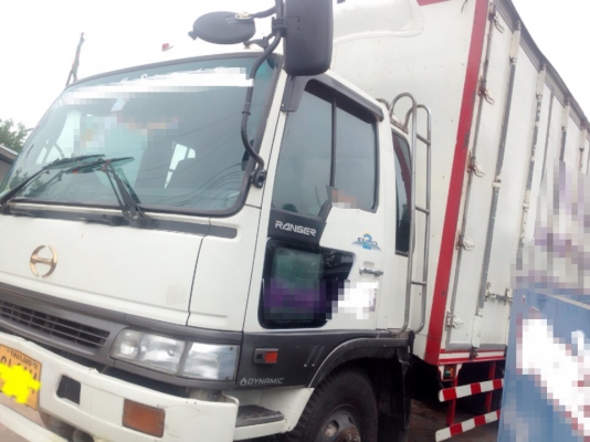 **670,000 บ.ต่อรอง/// 6ล้อตู้แห้ง10บาน HINO FF-195HP **ขาย HINO FF3H 195 6ล้อบรรทุกตู้แห้ง10บาน ไม่มีเสากลาง สภาพสวยๆ HINO FF3HMKA HO7D-195HP รถห้างแท้ เครื่องเดิม เกียร์เดิม เครื่องดี แน่น แห้ง แรง ไม่เยิ้ม เกียร์สั้น เข้าง่ายไม่หลุด ไม่หอนครับ ช่วงล่างเ