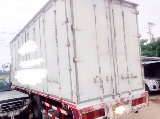 **670,000 บ.ต่อรอง/// 6ล้อตู้แห้ง10บาน HINO FF-195HP **ขาย HINO FF3H 195 6ล้อบรรทุกตู้แห้ง10บาน ไม่มีเสากลาง สภาพสวยๆ HINO FF3HMKA HO7D-195HP รถห้างแท้ เครื่องเดิม เกียร์เดิม เครื่องดี แน่น แห้ง แรง ไม่เยิ้ม เกียร์สั้น เข้าง่ายไม่หลุด ไม่หอนครับ ช่วงล่างเ