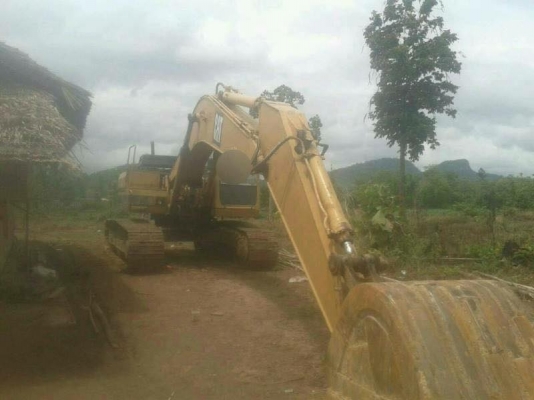 ขายรถแบคโฮ CAT E200Bพร้อมใช้ราคาถูก 520,000