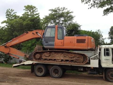ขายรถแบคโฮHITACHI ZX 200ชั่วโมงทำงาน 10,xxxสวยพร้อมใช้ ราคา1,450,000
