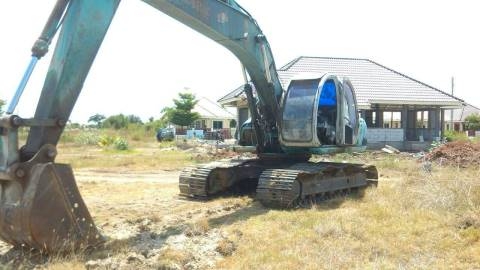 ขายรถแบคโฮKOBELCO sk200-5 ราคา650,000 090-772-3710 098-539-6074