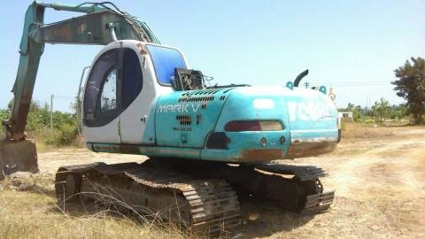 ขายรถแบคโฮKOBELCO sk200-5 ราคา650,000 090-772-3710 098-539-6074 ขายรถแบคโฮKOBELCO sk200-5 ราคา650,000 090-772-3710 098-539-6074