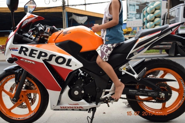 ฮอนด้า CBR 300 Abs ปี 58 ลาย repsol (รถเดือนกว่า ๆ )