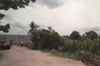 ขายที่ดิน 5ไร่  55 ตารางวา ใกล้ถนนราชพกษ์ หลังโรงเบียร์ฮอลแลนล์ ทำเลดี มีถนนตัดผ่าน ขาย ไร่ละ 7 ล้าน ติดต่อ 0811160919