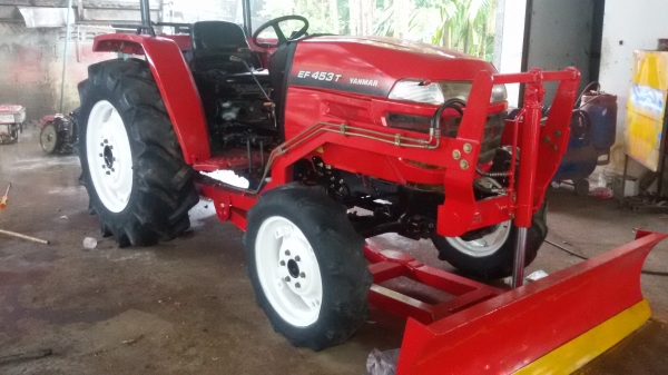 ขายรถไถยันม้า45แรงสวยๆมีไบมีดหน้ว ผาน6 ทะเบียนพร้อม ราคา285000บาท ไม1515ช.ม. สนใจโทร0813655997อำพร พาเจริญรถอยู่ วังบัว อ คลองขลุง จ กำแพงเพชร