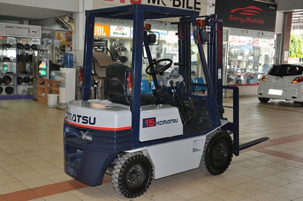 ขายรถโฟล์คลิฟท์มือสอง KOMATSU รุ่น FG15-15 ราคา 145,000 บาท นำเข้าจากประเทศญี่ปุ่น 100\% ไม่เคยใช้งานในประเทศไทย