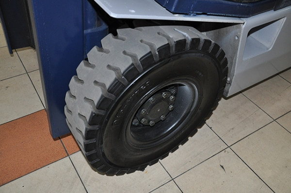 ขายรถโฟล์คลิฟท์มือสอง KOMATSU รุ่น FG15-15 ราคา 145,000 บาท นำเข้าจากประเทศญี่ปุ่น 100\% ไม่เคยใช้งานในประเทศไทย