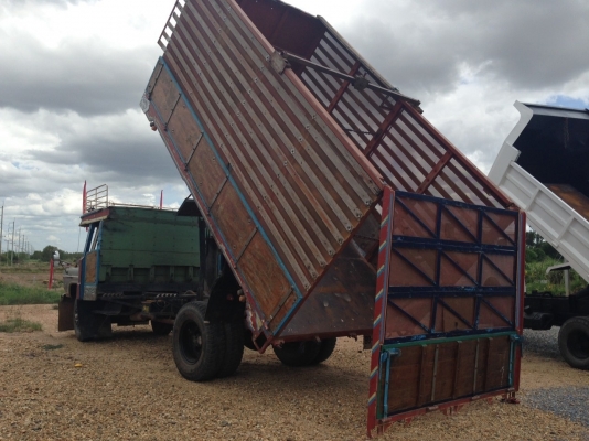 หกล้อหัวยาวดั้มเกษตร สวยๆ พร้อมใช้งาน