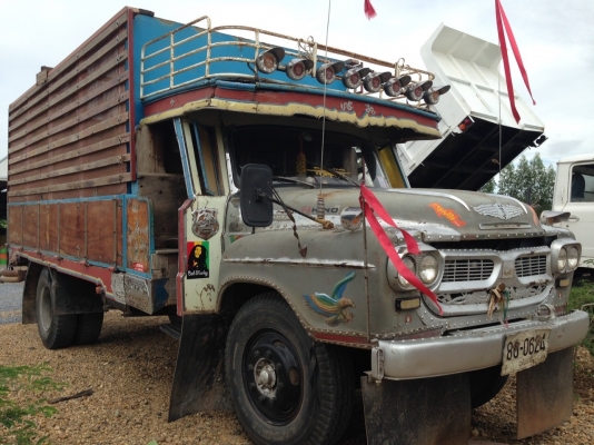 หกล้อหัวยาวดั้มเกษตร สวยๆ พร้อมใช้งาน