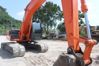 ขายแบคโฮ HITACHI ZX 200-1 สเป็คญี่ปุ่น สภาพสมบูรณ์มาก ไฟฟ้าครบ เลขซีเรียล 115587 เครื่องยนต์ ปั๊มไม่มีโหลด เร็วแรง ประหยัดน้ำมัน ขายแบคโฮ HITACHI ZX 200-1 สเป็คญี่ปุ่น สภาพสมบูรณ์มาก ไฟฟ้าครบ เลขซีเรียล 115587 เครื่องยนต์ ปั๊มไม่มีโหลด เร็วแรง ประหยัดน้ำมัน