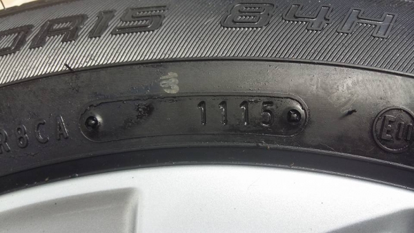 ขายล้อแม็กป้ายแดง vios/yaris 15"พร้อมยางป้ายแดงปี15  สนใจติดต่อเล็กคลองสามครับ 081-3747940