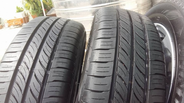 ขายล้อแม็กป้ายแดง vios/yaris 15"พร้อมยางป้ายแดงปี15  สนใจติดต่อเล็กคลองสามครับ 081-3747940