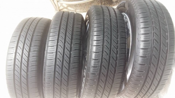 ขายล้อแม็กป้ายแดง vios/yaris 15"พร้อมยางป้ายแดงปี15  สนใจติดต่อเล็กคลองสามครับ 081-3747940