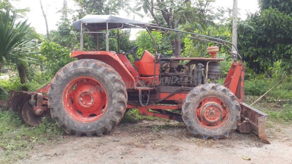 รถไถคูโบต้า M8950