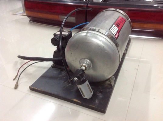 -  ปั้มลม 12 V + ถังอลูมิเนียม ขนาดประมาณถังแก๊ชปิกนิก เก่าญี่ปุ่น