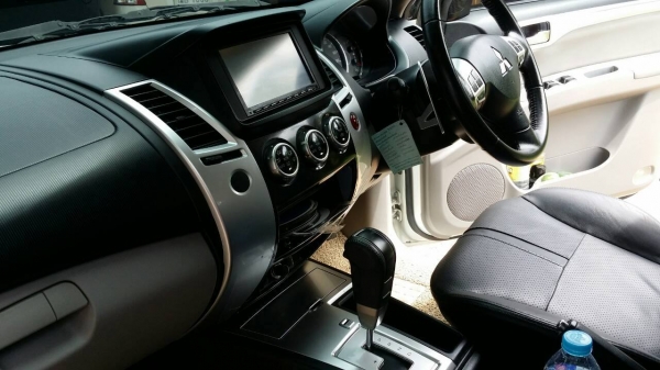 ขายดาวน์ 80,000 บาท PAJERO 3.0 V6 ปี 13 สีขาว เครื่องเดิมเบนซิน ออโต้ ขายดาวน์ 80,000 บาท PAJERO 3.0 V6 ปี 13 สีขาว เครื่องเดิมเบนซิน ออโต้