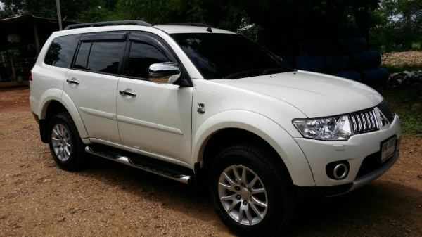 ขายดาวน์ 80,000 บาท PAJERO 3.0 V6 ปี 13 สีขาว เครื่องเดิมเบนซิน ออโต้