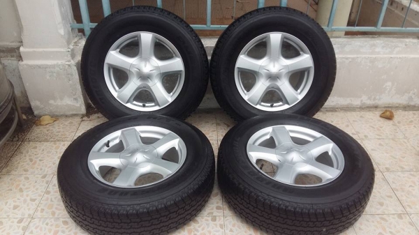 ขายล้อแม็กป้ายแดง dmax 17"พร้อมยางปี 15 สนใจติดต่อเล็กคลองสามครับ 081-3747940