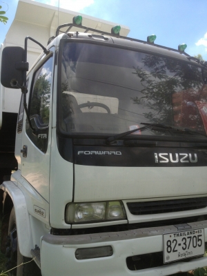 รถ ISUZU 6ล้อดั้ม 200แรง.สีขาว สวยค่ะ