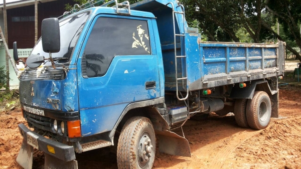 ขายรถบรรทุก 6 ล้อดัมพ์ MITSUBICHI 115 แรงม้า ช่วงล่าง F หน้าหลัง ราคา 380000