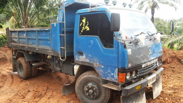 ขายรถบรรทุก 6 ล้อดัมพ์ MITSUBICHI 115 แรงม้า ช่วงล่าง F หน้าหลัง ราคา 380000