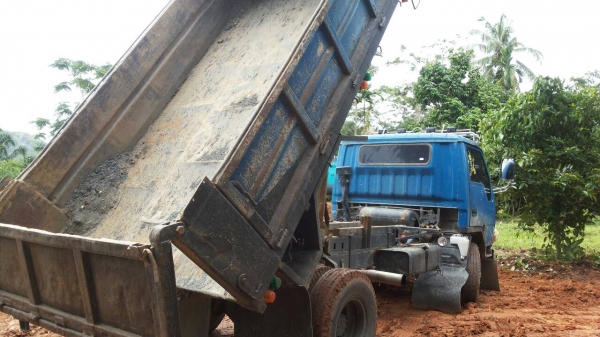 ขายรถบรรทุก 6 ล้อดัมพ์ MITSUBICHI 115 แรงม้า ช่วงล่าง F หน้าหลัง ราคา 380000