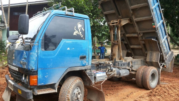 ขายรถบรรทุก 6 ล้อดัมพ์ MITSUBICHI 115 แรงม้า ช่วงล่าง F หน้าหลัง ราคา 380000