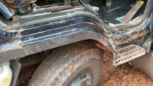 ขายรถบรรทุก 6 ล้อดัมพ์ MITSUBICHI 115 แรงม้า ช่วงล่าง F หน้าหลัง ราคา 380000