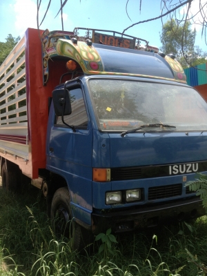 รถบรรทุก 6 ล้อกลาง ดัมพ์ 125 แรงม้า ISUZU สภาพดี ราคาถูกค่ะ