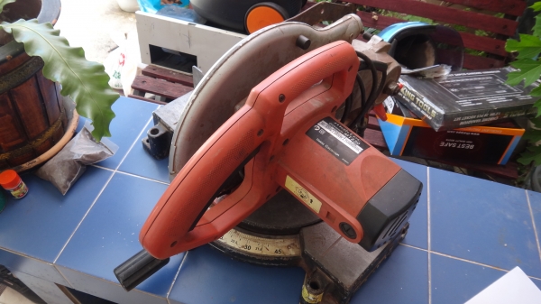 Maktec MT230 เลื่อยองศา