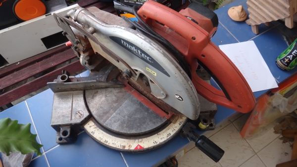 Maktec MT230 เลื่อยองศา