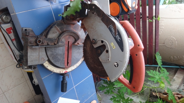 Maktec MT230 เลื่อยองศา