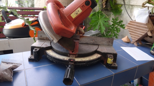 Maktec MT230 เลื่อยองศา