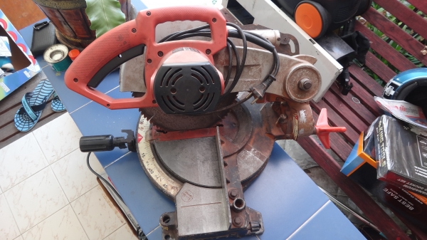 Maktec MT230 เลื่อยองศา