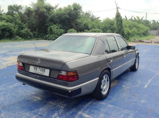 BENZ 300 Eรถสภาพพร้อมใช้ ติดLPG วิ่งได้2ระบบ