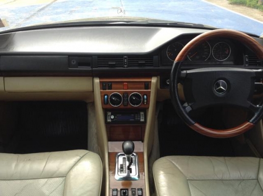 BENZ 300 Eรถสภาพพร้อมใช้ ติดLPG วิ่งได้2ระบบ