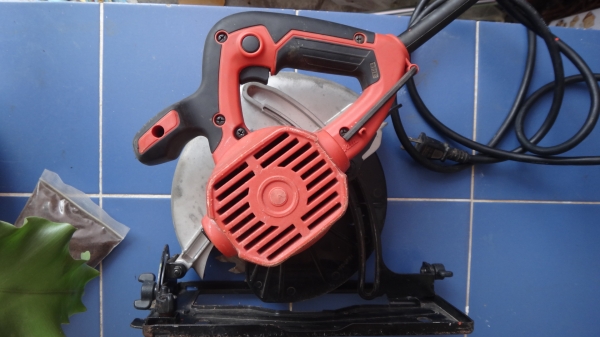 เลื่อยวงเดือน maktec MT582