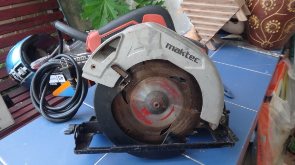 เลื่อยวงเดือน maktec MT582