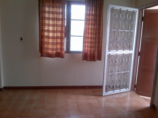 ขายบ้านทาวน์เฮาส์ 2 ชั้น 28 ตรว ราคา 890000 บาท โทร 0906208746 พร้อมอยูได้เลย สนใจโทรเลย