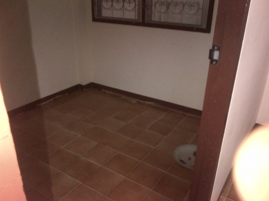 ขายบ้านทาวน์เฮาส์ 2 ชั้น 28 ตรว ราคา 890000 บาท โทร 0906208746 พร้อมอยูได้เลย สนใจโทรเลย