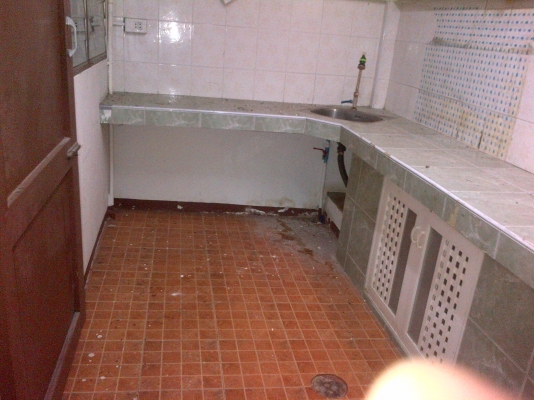 ขายบ้านทาวน์เฮาส์ 2 ชั้น 28 ตรว ราคา 890000 บาท โทร 0906208746 พร้อมอยูได้เลย สนใจโทรเลย