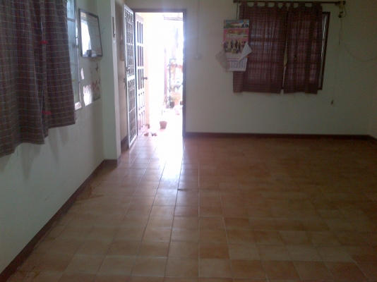 ขายบ้านทาวน์เฮาส์ 2 ชั้น 28 ตรว ราคา 890000 บาท โทร 0906208746 พร้อมอยูได้เลย สนใจโทรเลย