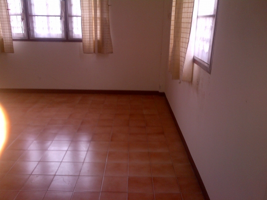 ขายบ้านทาวน์เฮาส์ 2 ชั้น 28 ตรว ราคา 890000 บาท โทร 0906208746 พร้อมอยูได้เลย สนใจโทรเลย