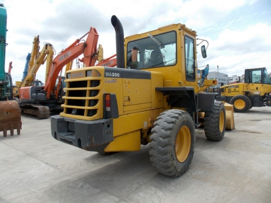 มาถึงแล้วรถตัก KOMATSU WA200-3