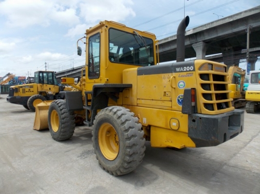 มาถึงแล้วรถตัก KOMATSU WA200-3